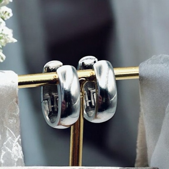 Beautiful 585 14K Solid White Gold Huggie Earrings 10x15mm Classic Every Day 5g